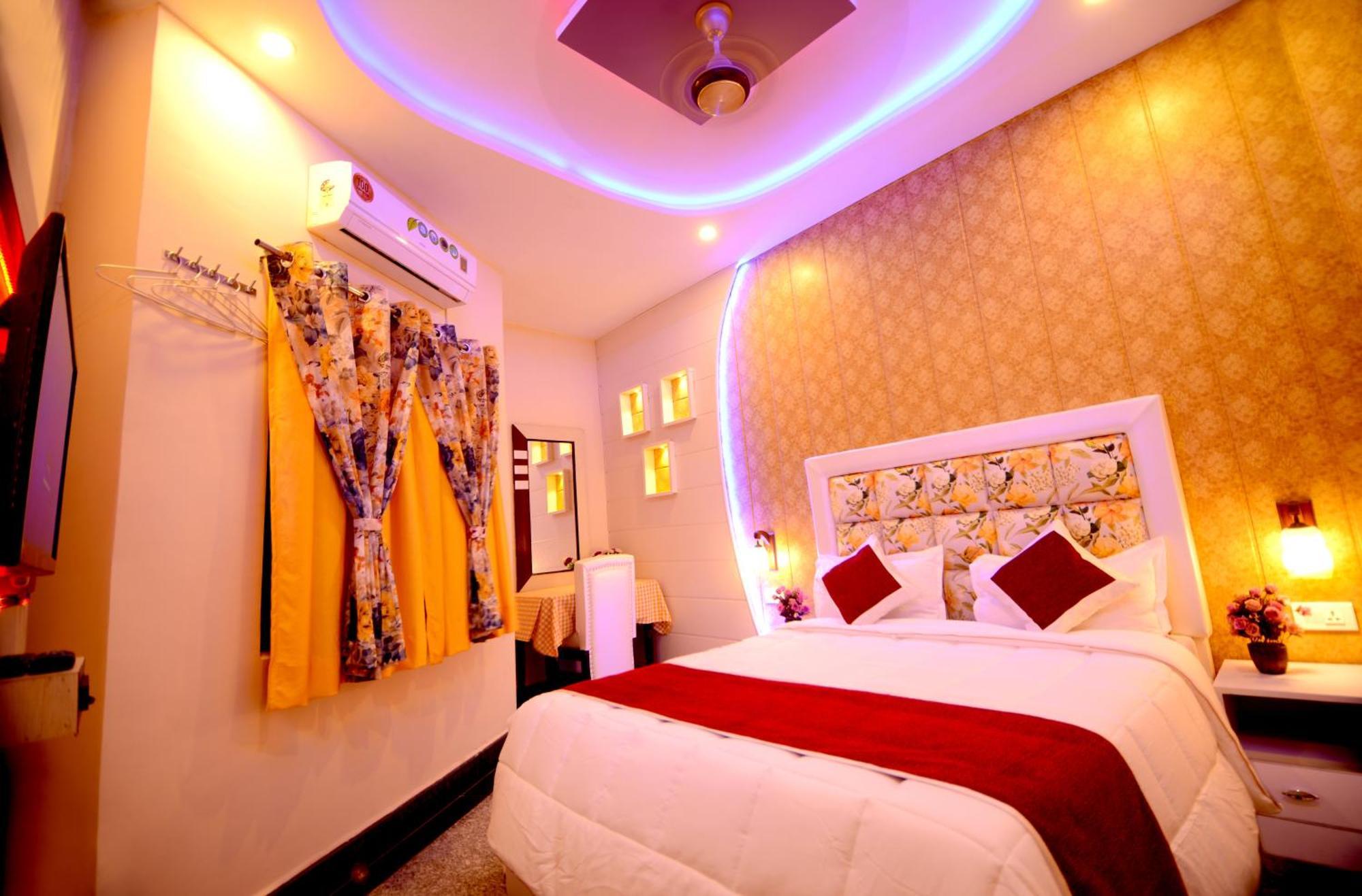 Aman Homestay, A Boutique Hotel Агра Экстерьер фото
