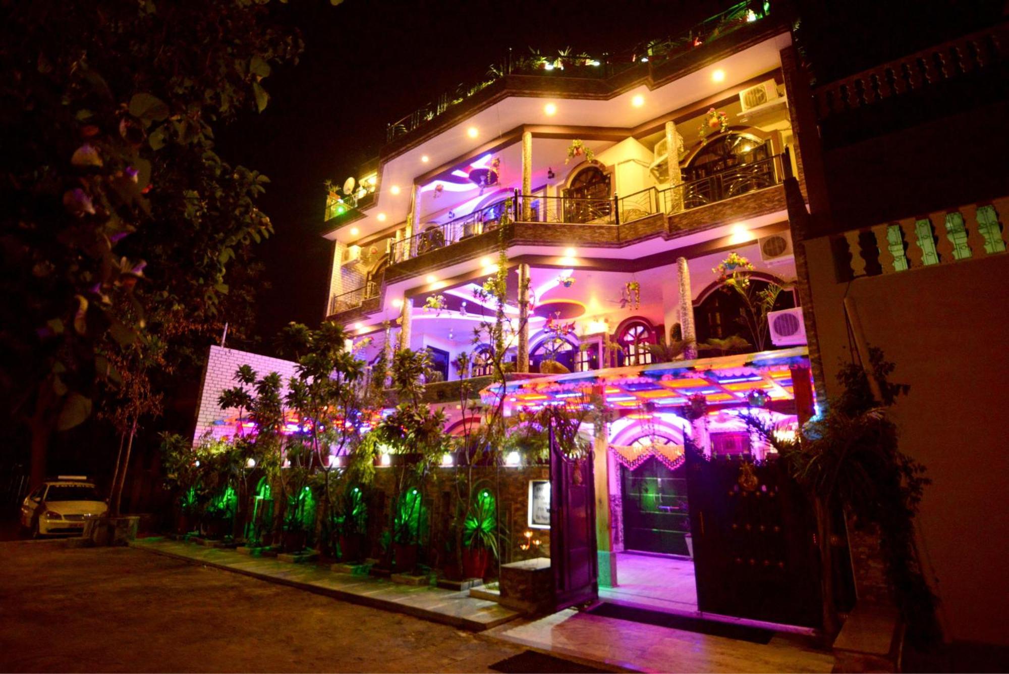 Aman Homestay, A Boutique Hotel Агра Экстерьер фото